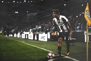 半岛体育入口-大坂直美回归赛场，败北首场状态亮眼，热火观众沸腾！