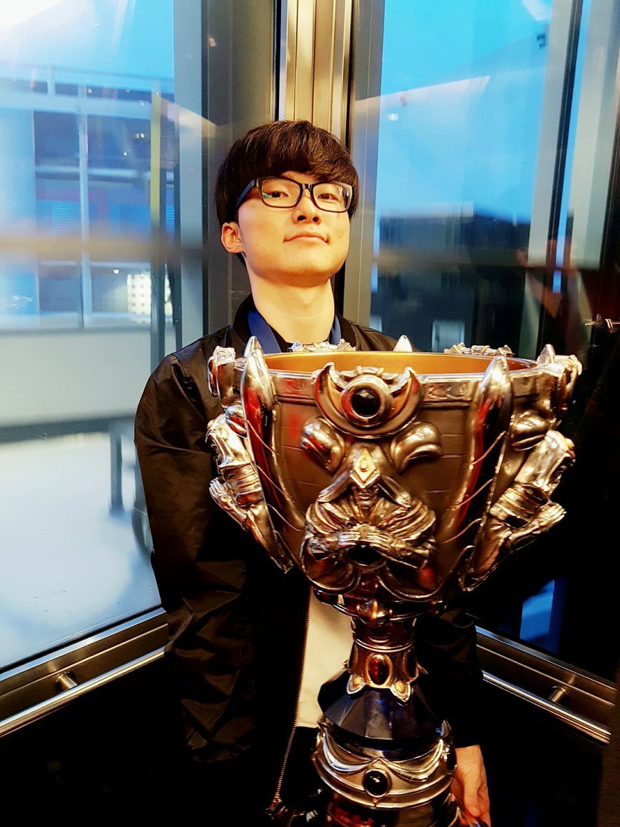 Faker爆冷击败RNG，晋级震惊全场！