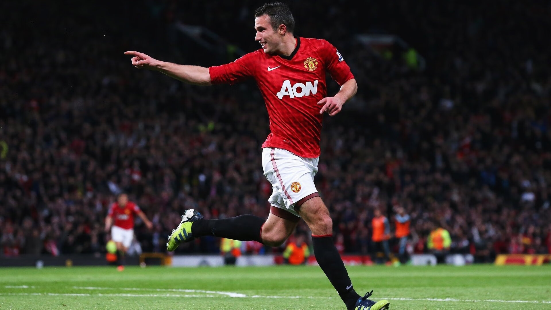 Uzi回归赛场，大胜首场状态亮眼，DWG观众沸腾！